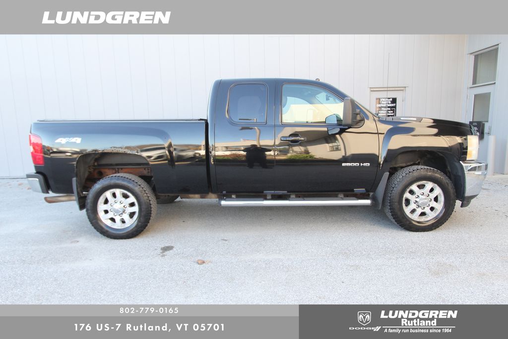 2011 Chevrolet Silverado 2500HD LTZ photo 2