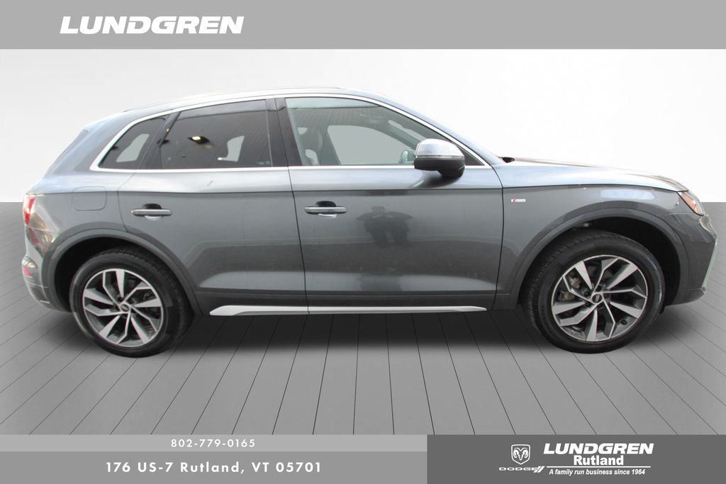 2022 Audi Q5 45 S line Premium photo 2