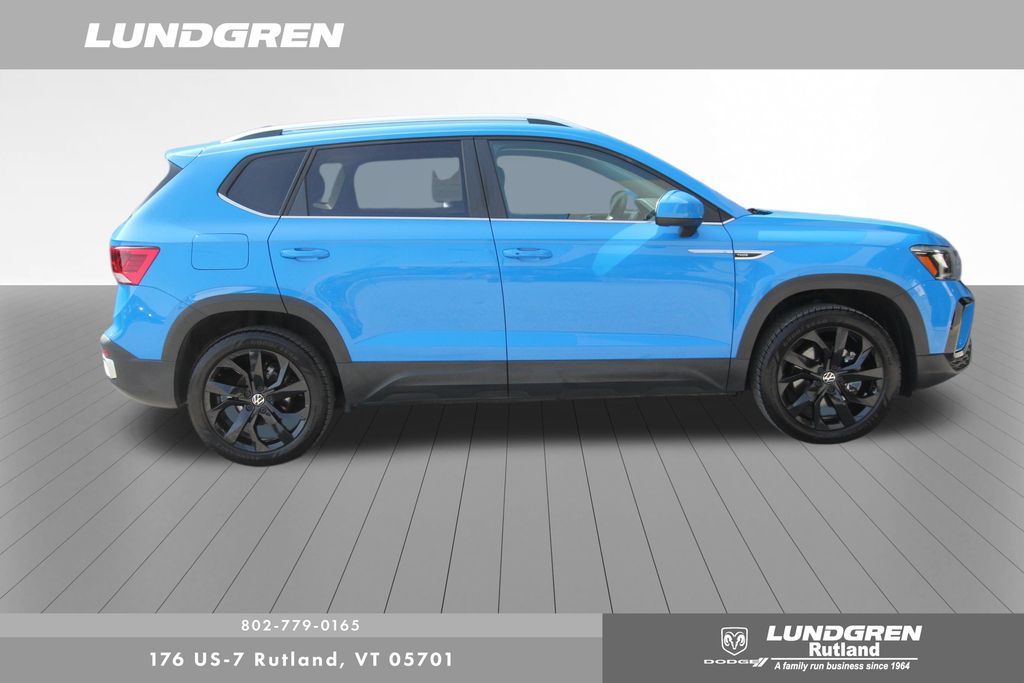 2023 Volkswagen Taos SE photo 2