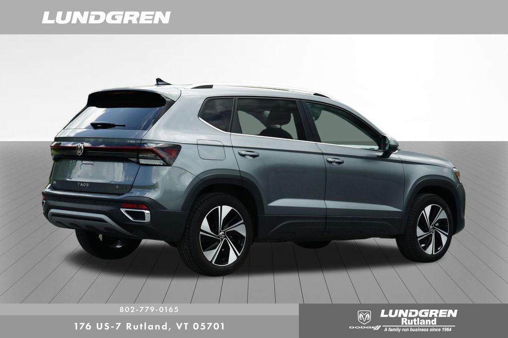 2025 Volkswagen Taos SE photo 3