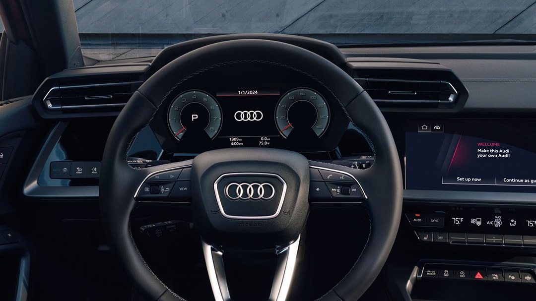 Vue de l'intérieur d'une audi et de son tableau de bord
