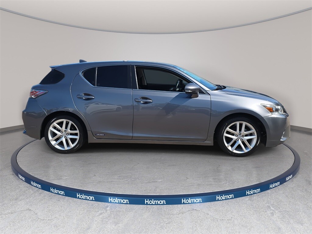 2015 Lexus CT 200h photo 2