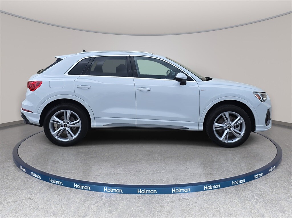 2024 Audi Q3 S line Premium Plus photo 2
