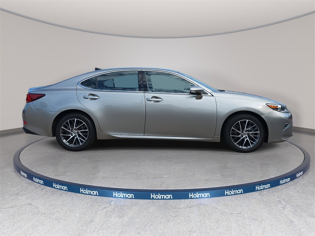 2017 Lexus ES 350 photo 2
