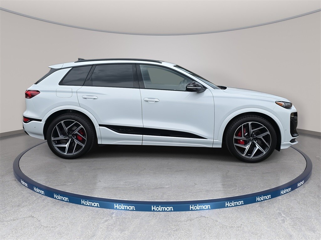 2025 Audi SQ6 photo 2