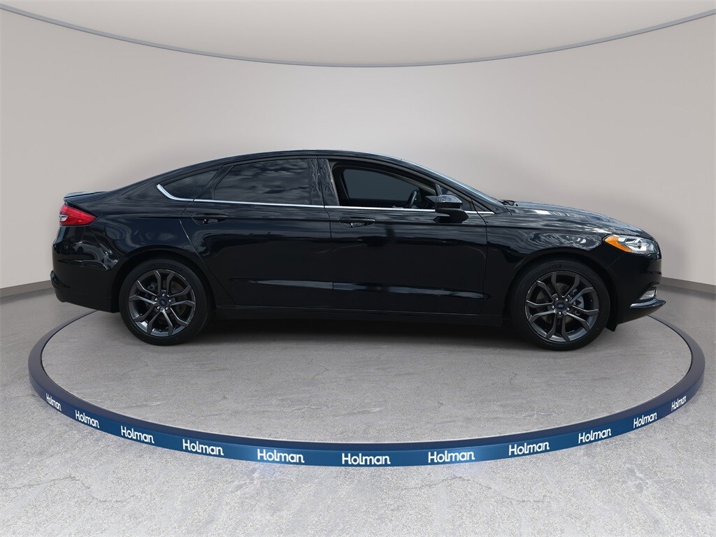 2018 Ford Fusion SE photo 2