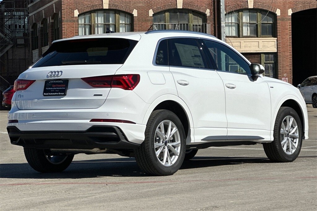 2025 Audi Q3 45 TFSI S line Premium photo 4