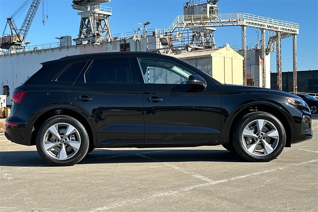 Image 3 of 2025 Audi Q5 40 Premium SUV