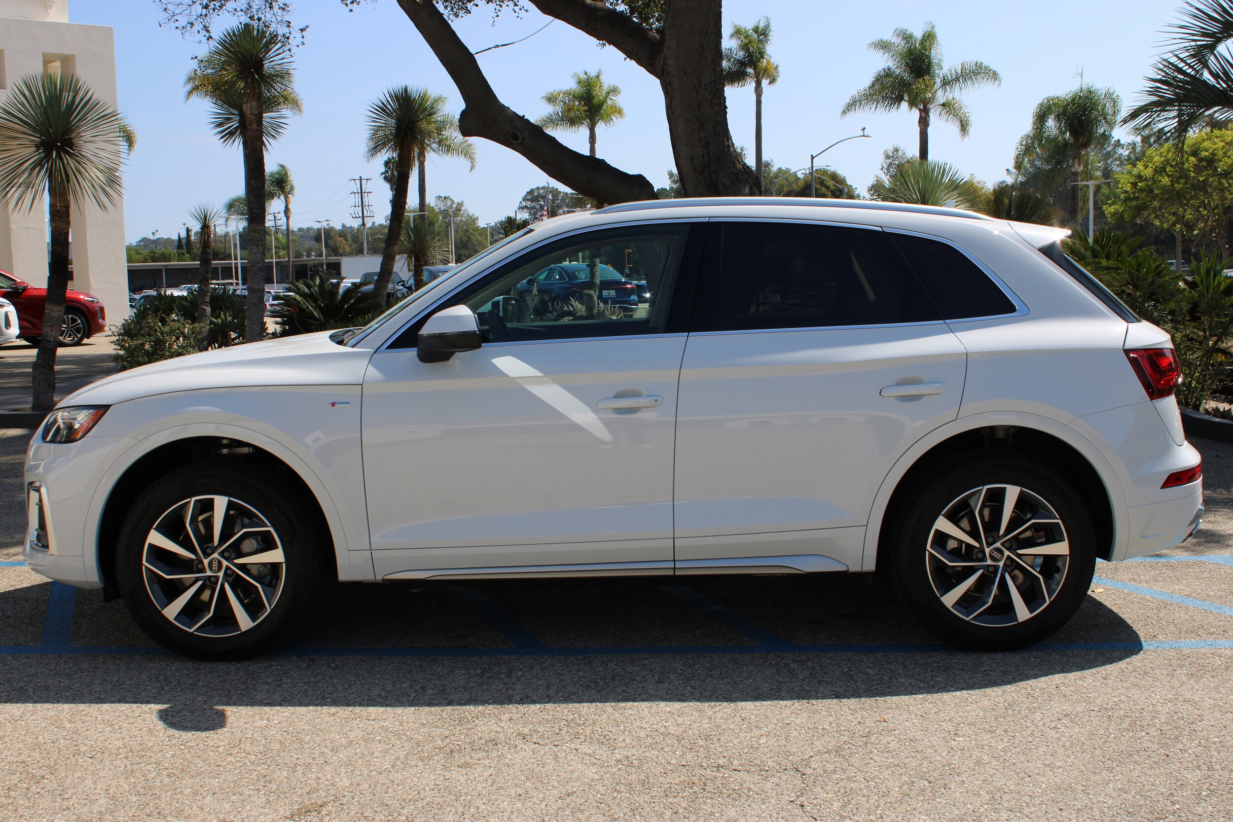 2025 Audi Q5 S line Premium photo 2