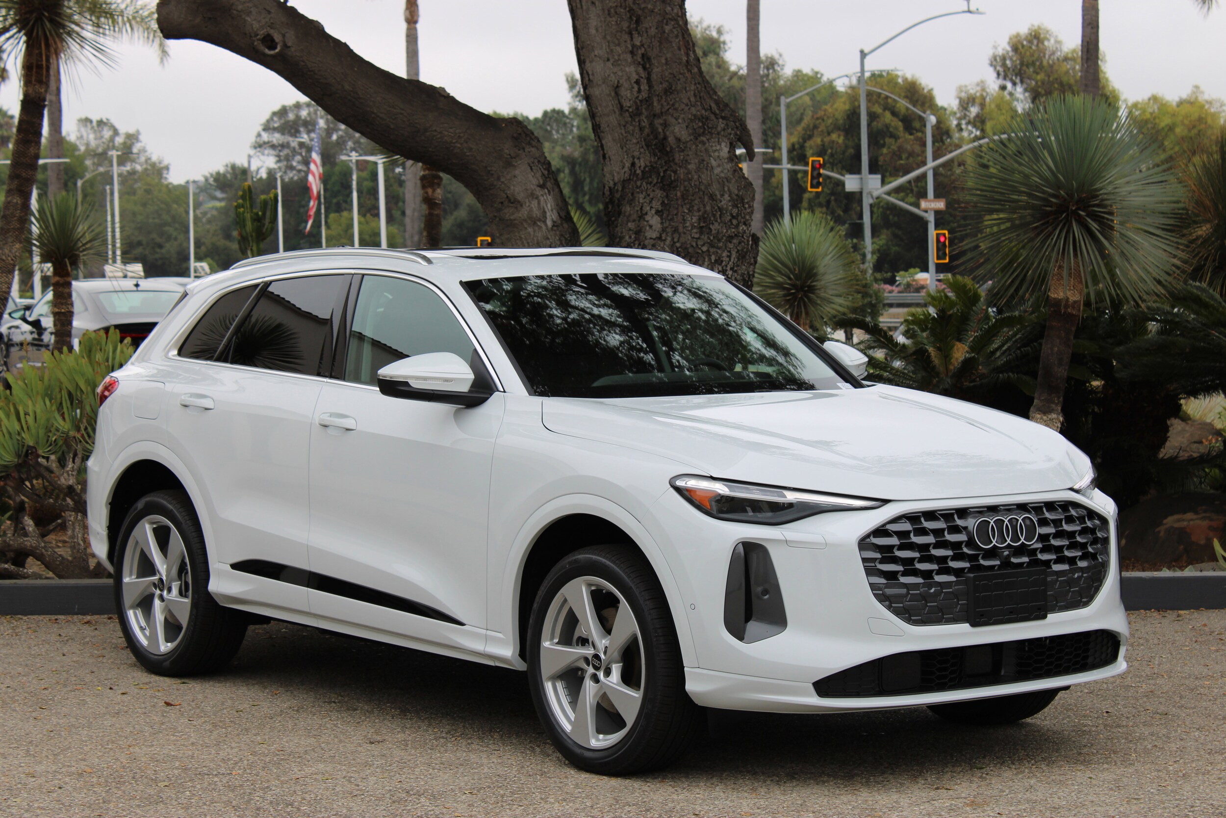 2025 Audi Q5 2.0T Premium Plus photo 3