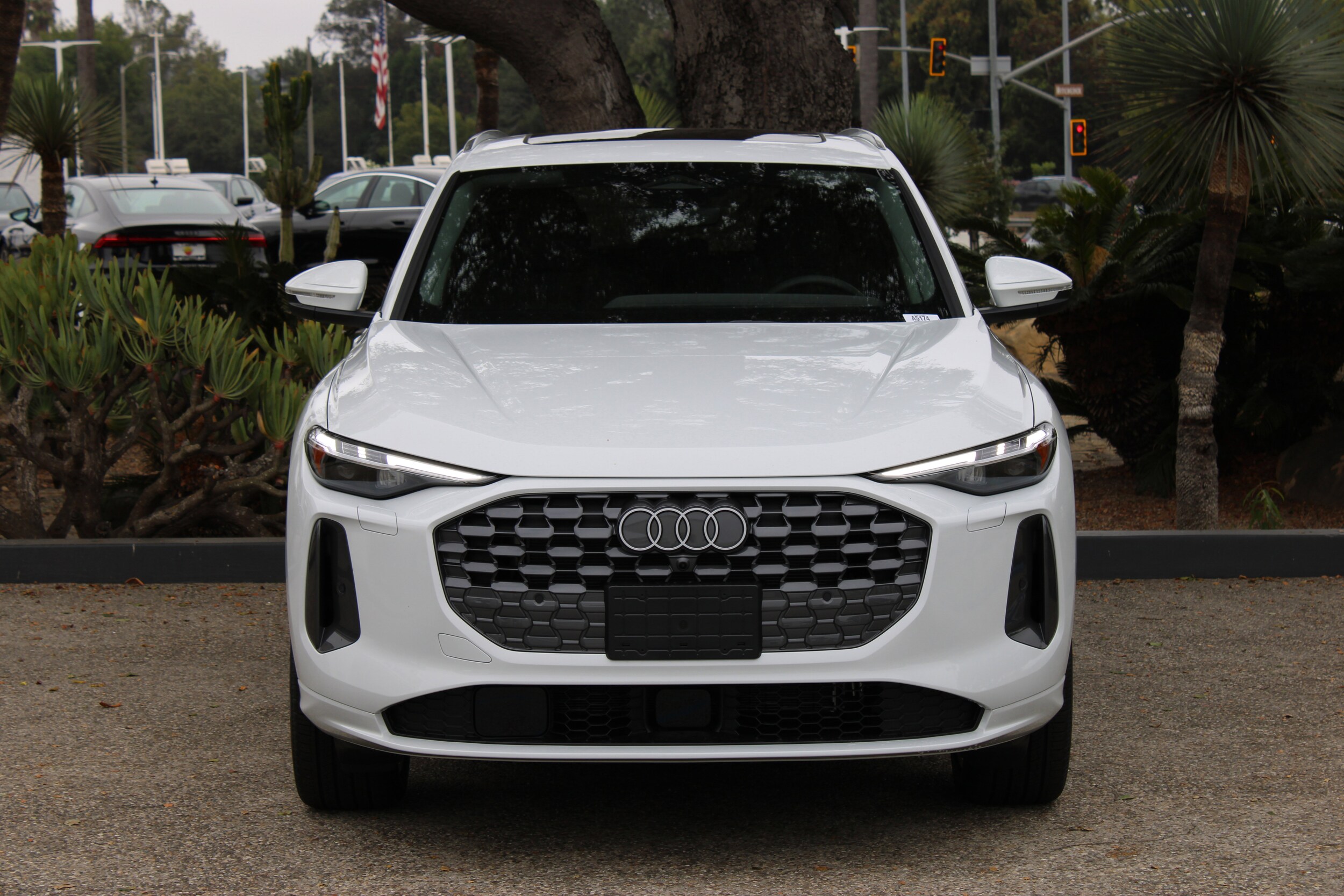 2025 Audi Q5 2.0T Premium Plus photo 2