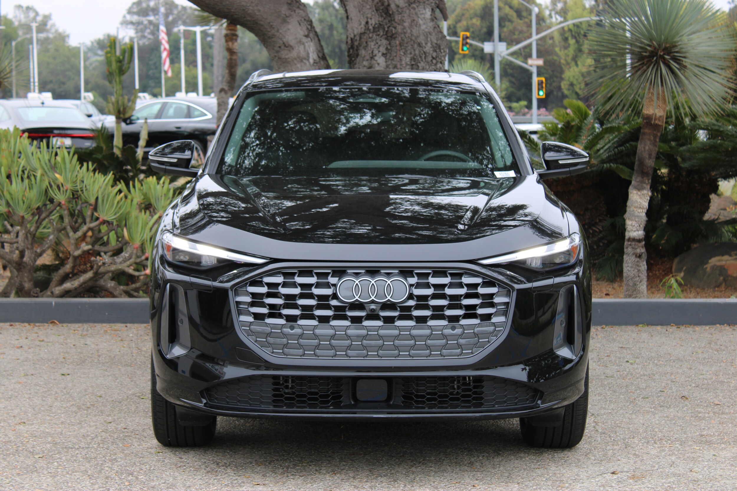 2025 Audi Q5 Premium TFSI photo 2