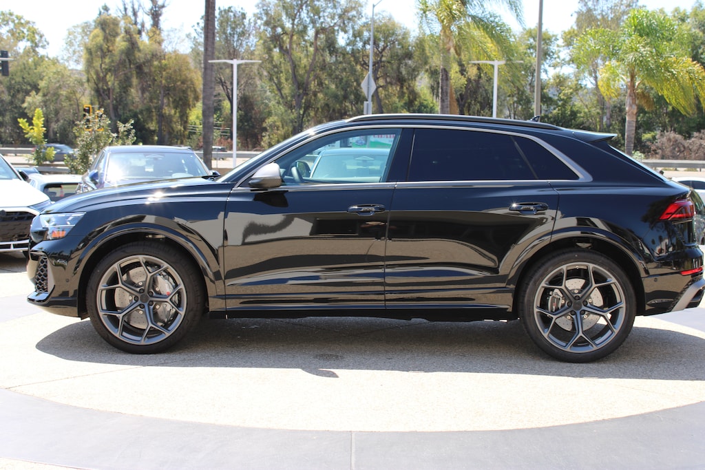 New 2026 Audi RS Q8 4.0T performance SUV