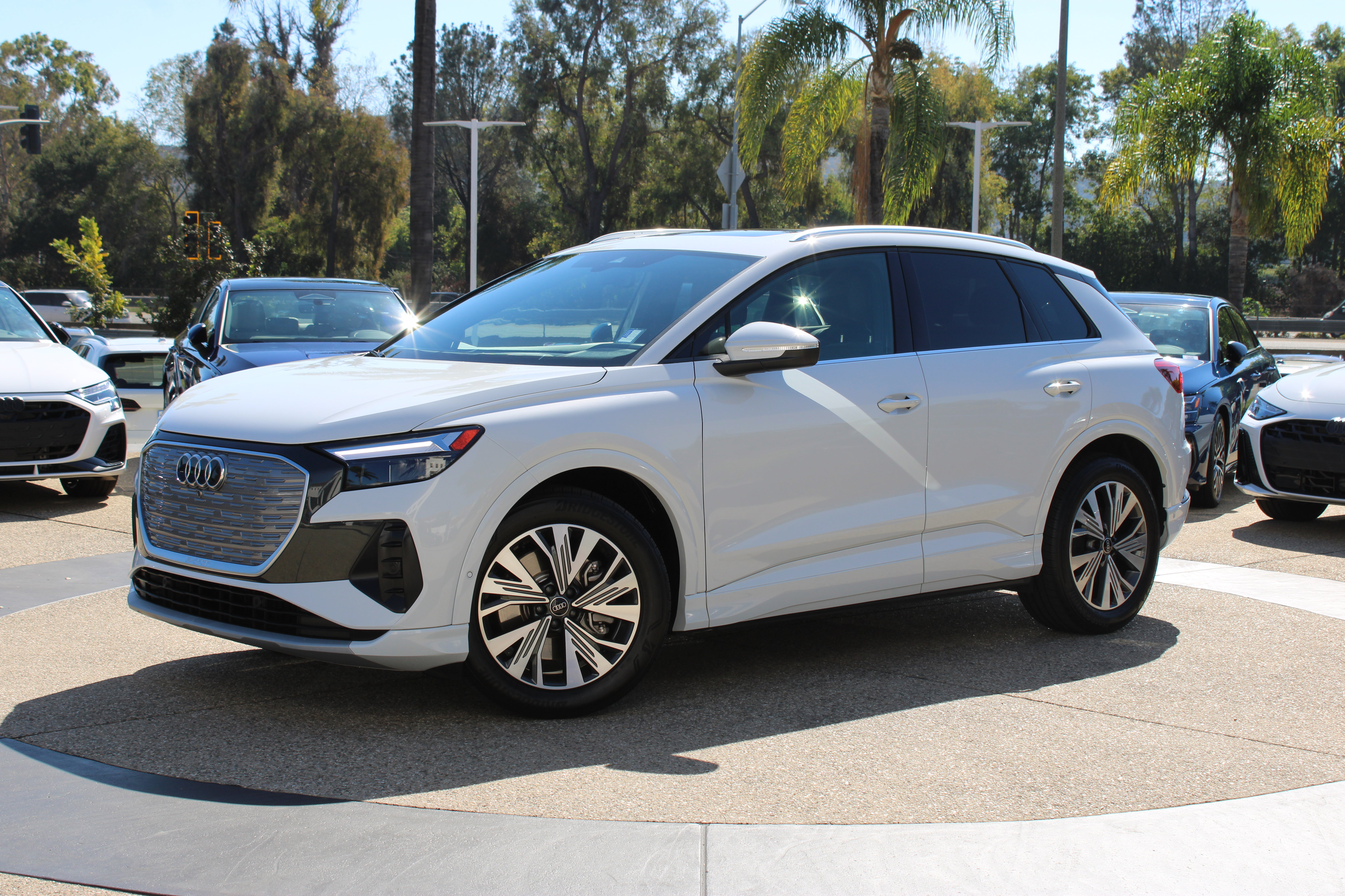 2023 Audi Q4 e-tron 40 Premium — photo 1 of 2