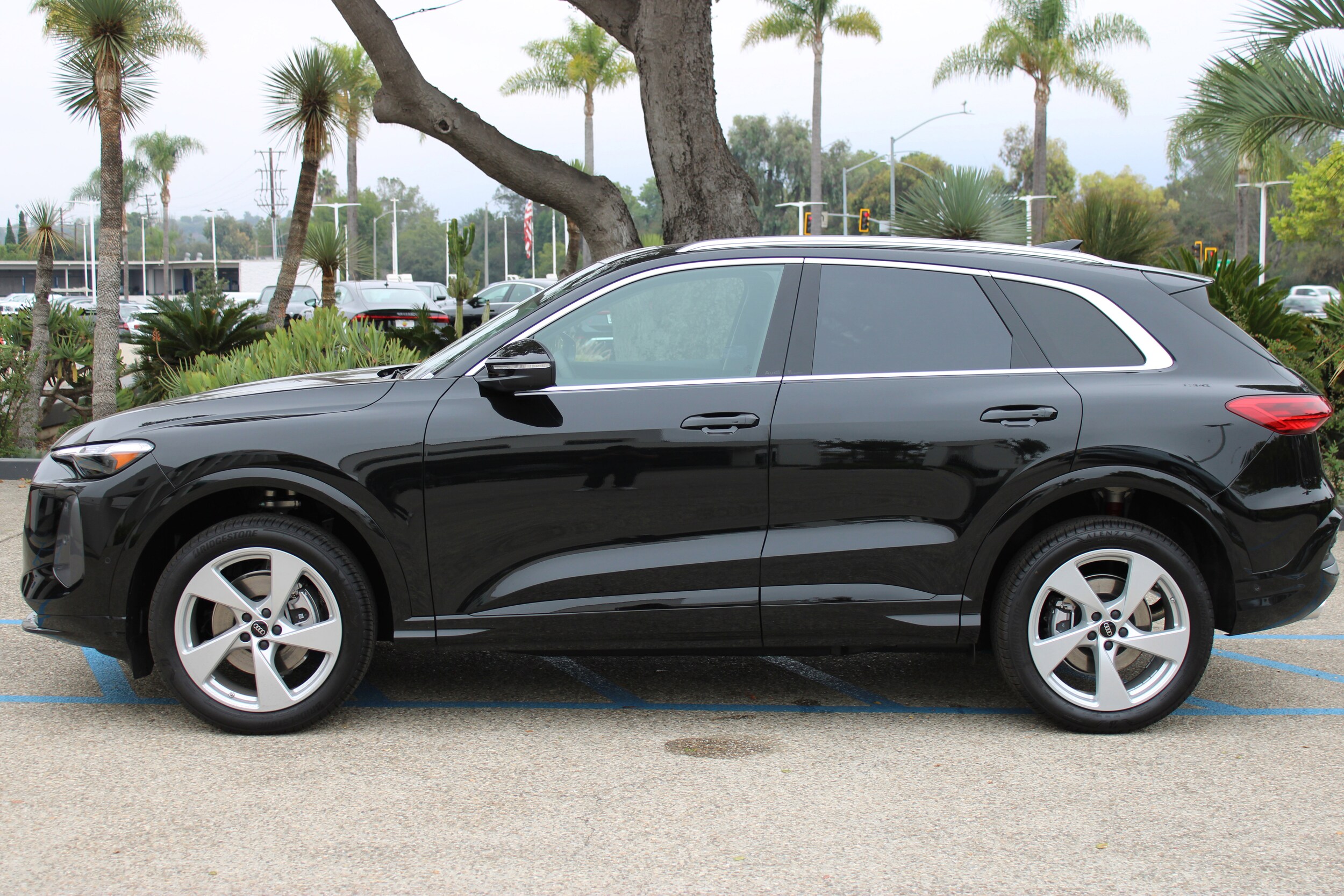 2025 Audi Q5 2.0T Premium Plus TFSI photo 2