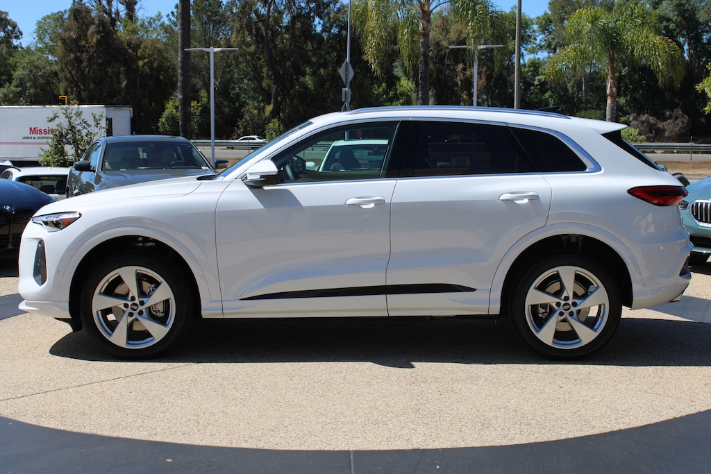 New 2026 Audi Q5 2.0T Premium SUV