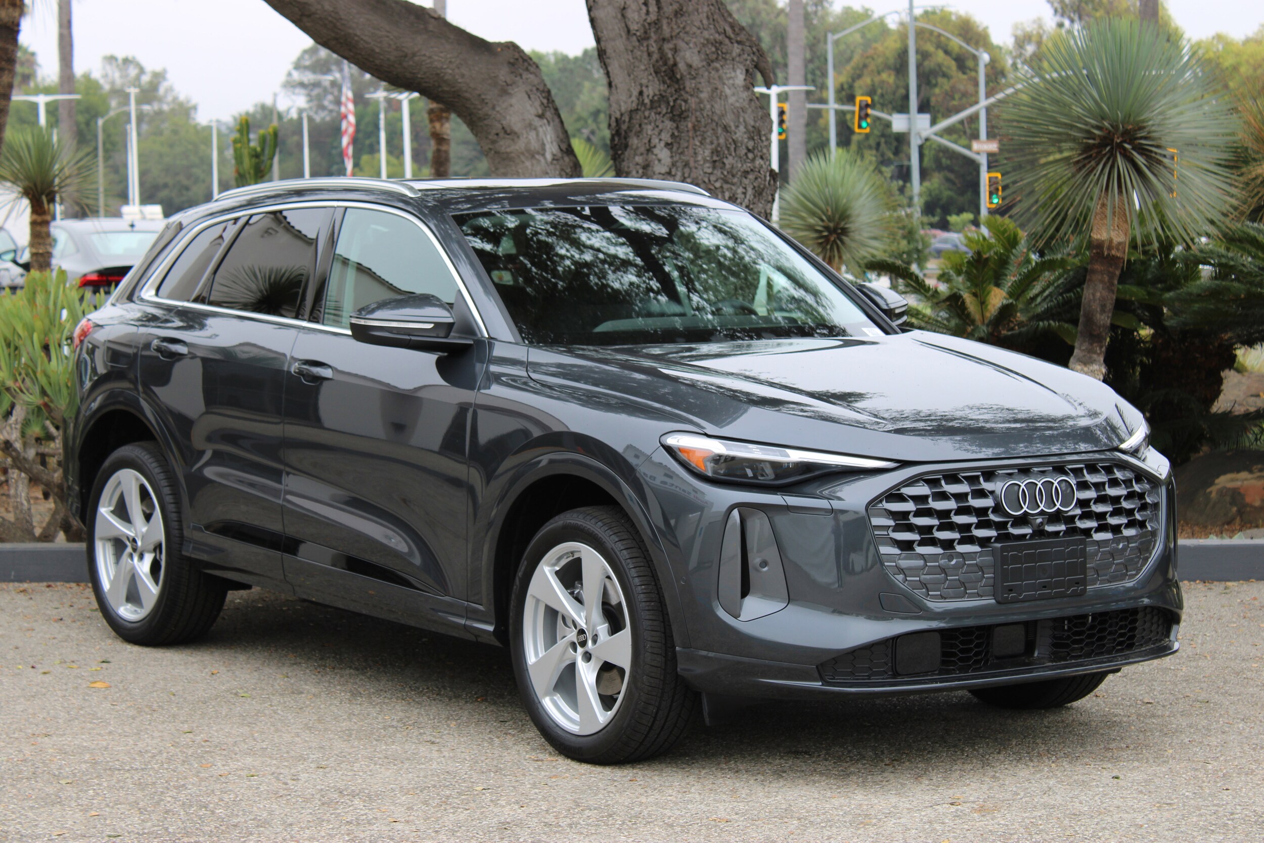 2025 Audi Q5 2.0T Premium Plus photo 3