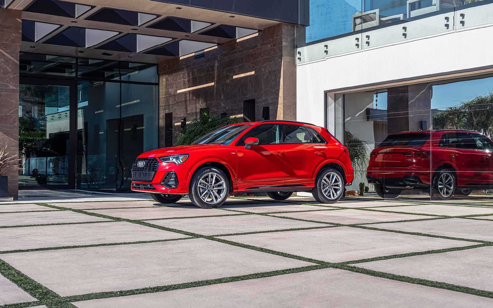 Audi%20Q6%20e-tron%20quattro%20Running%20Back%20View.jpg