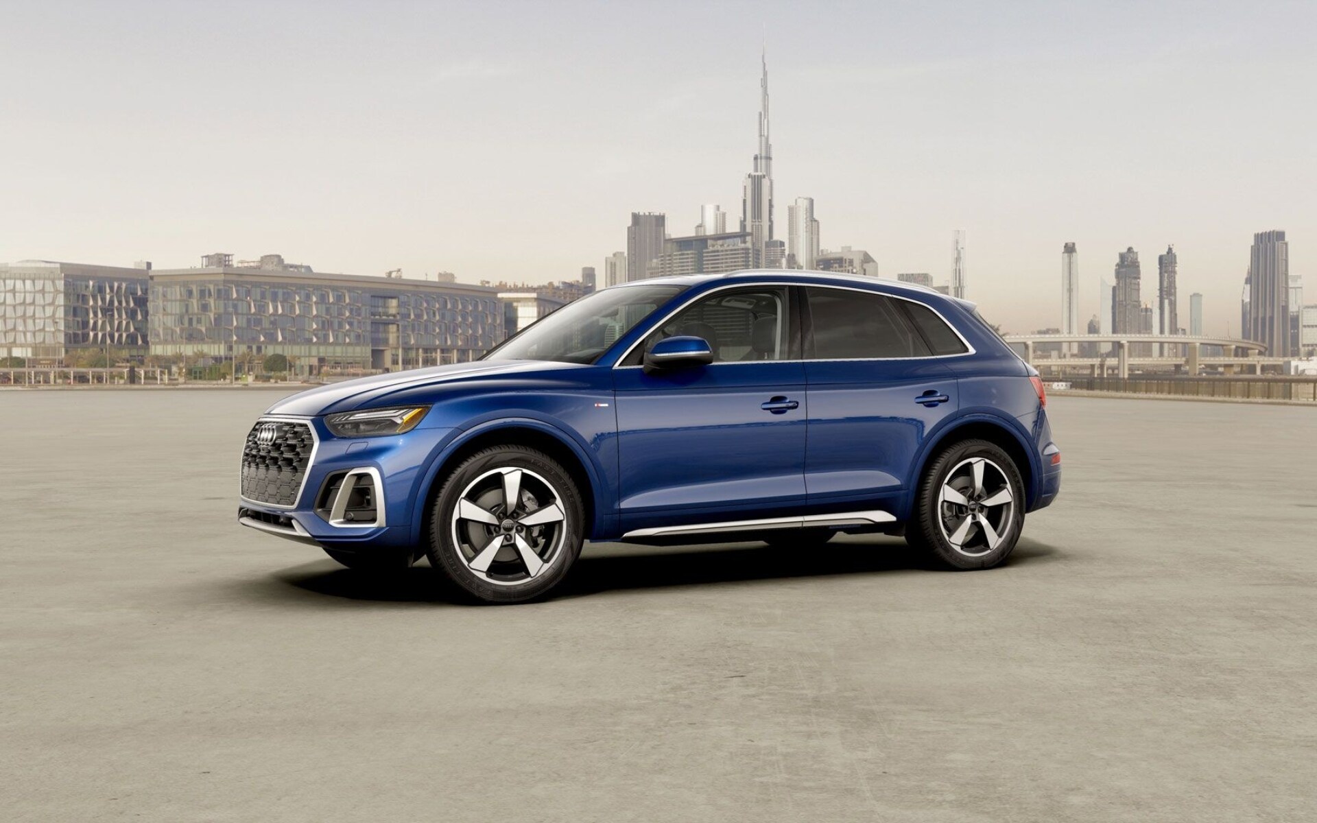 Audi%20Q6%20e-tron%20quattro%20Running%20Back%20View.jpg