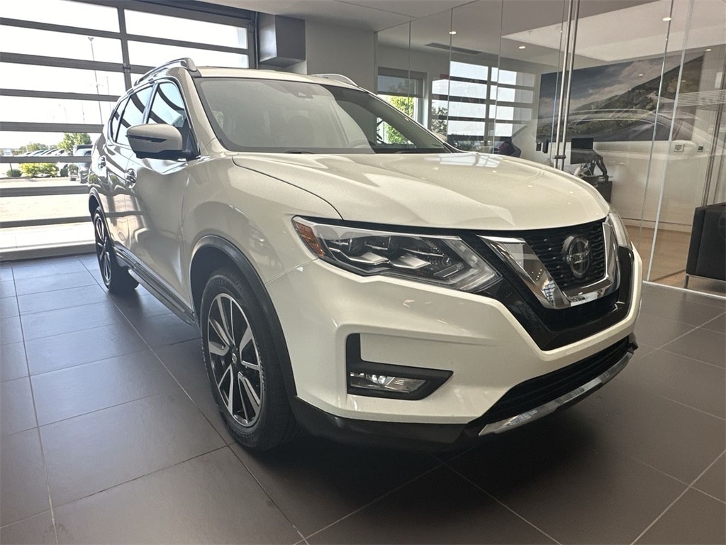 Used 2018 Nissan Rogue SL with VIN JN8AT2MT5JW469163 for sale in Merriam, KS