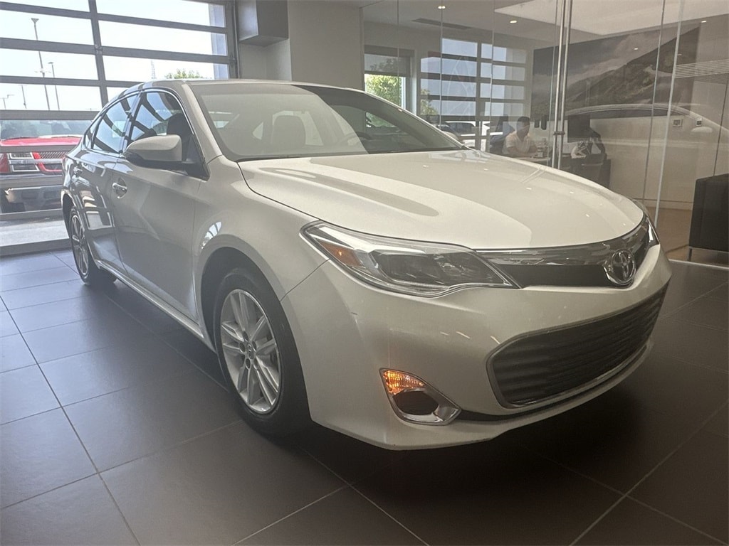 Used 2015 Toyota Avalon XLE with VIN 4T1BK1EB1FU191525 for sale in Merriam, KS