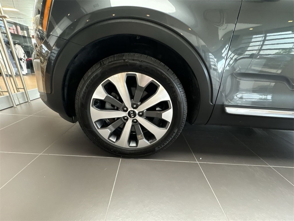 Used 2021 Kia Telluride EX with VIN 5XYP34HC6MG162811 for sale in Kansas City