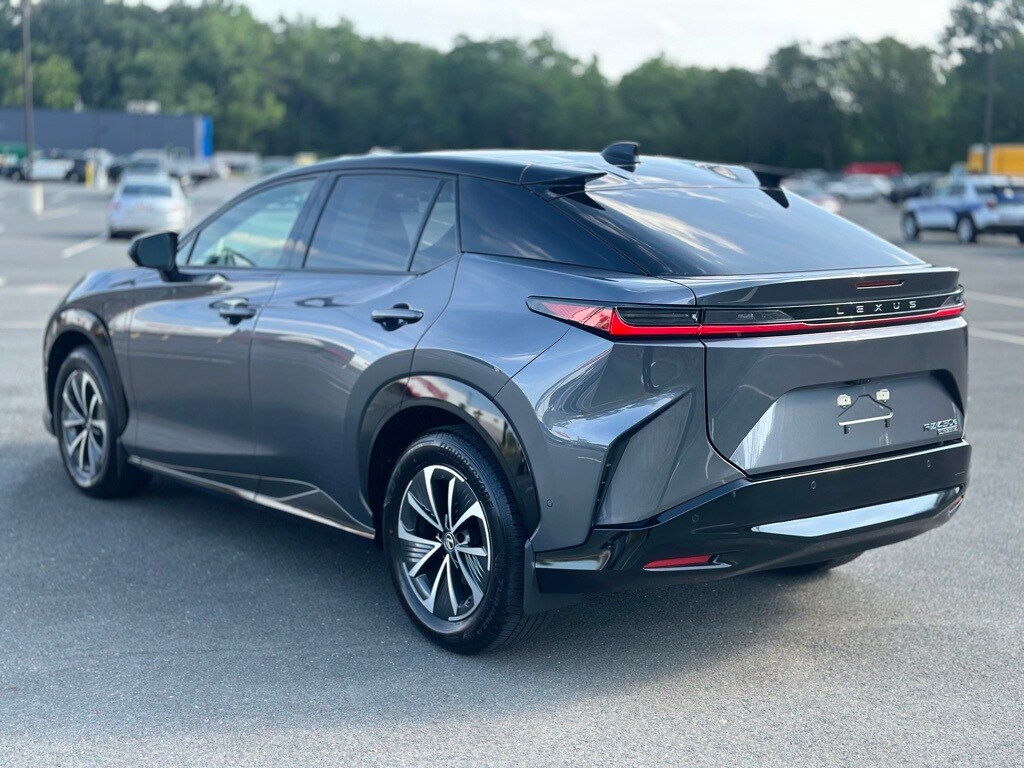 2025 Lexus RZ 450e Premium photo 4