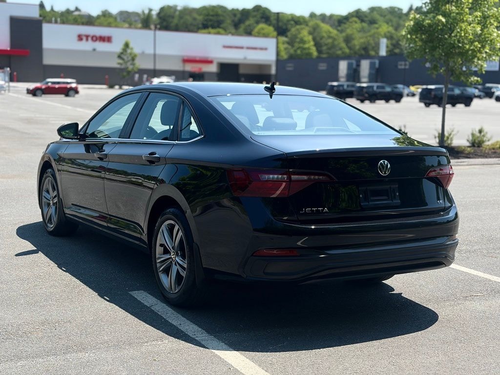 Used 2024 Volkswagen Jetta 1.5T SE Sedan