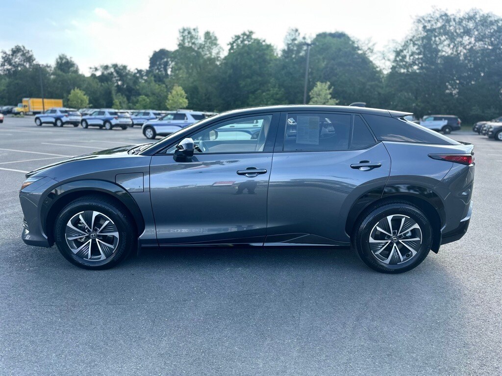 2025 Lexus RZ 450e Premium photo 3