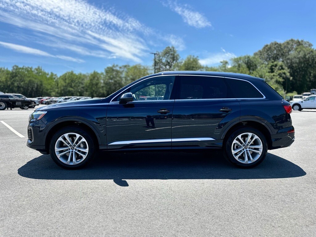 2025 Audi Q7 45 Premium Plus photo 3