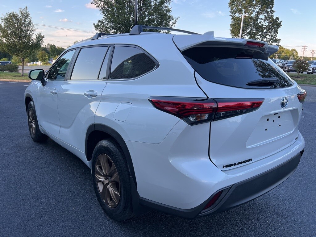 2023 Toyota Highlander Hybrid Bronze Edition photo 4