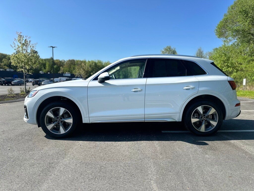 2023 Audi Q5 40 Premium Plus photo 2