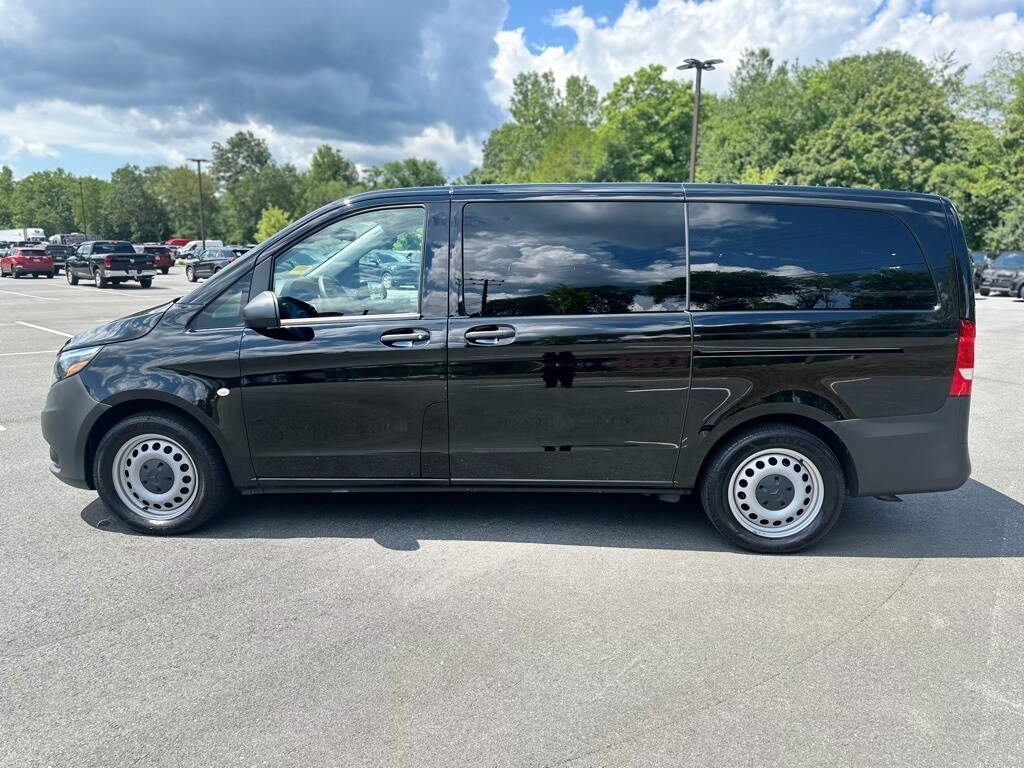 2022 Mercedes Benz Metris Passenger photo 3