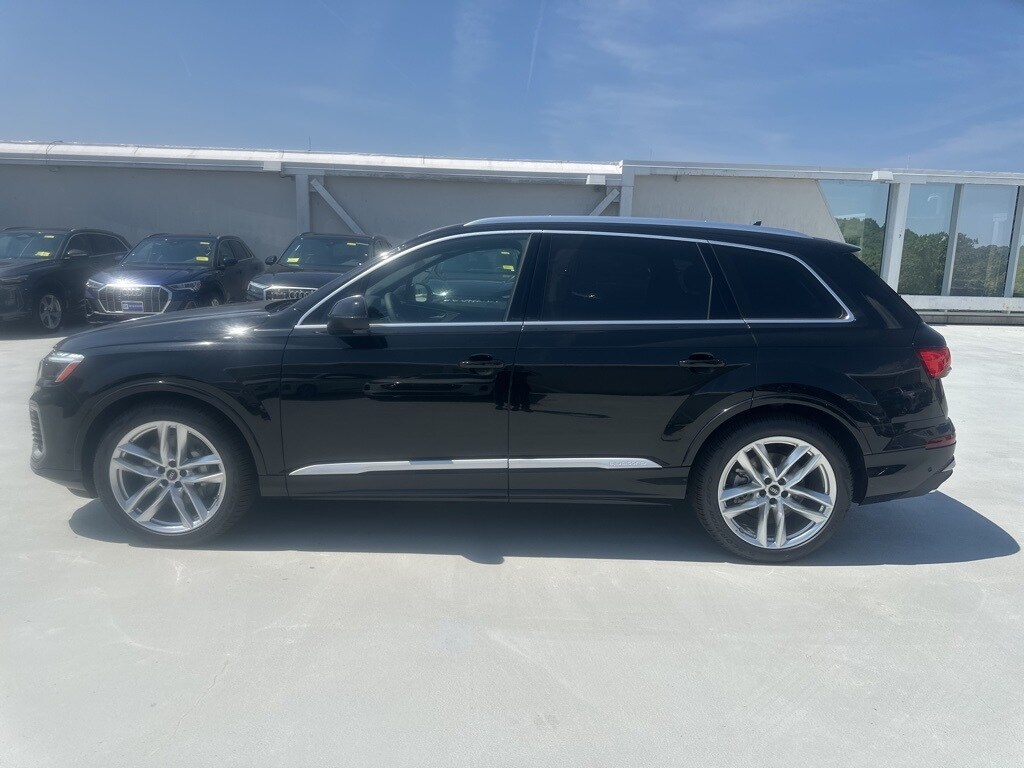 2025 Audi Q7 55 Premium Plus photo 2