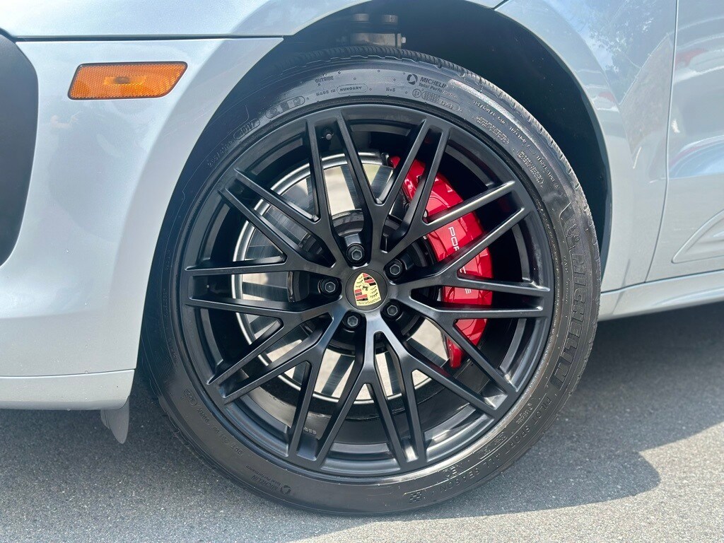 2024 Porsche Macan GTS photo 2