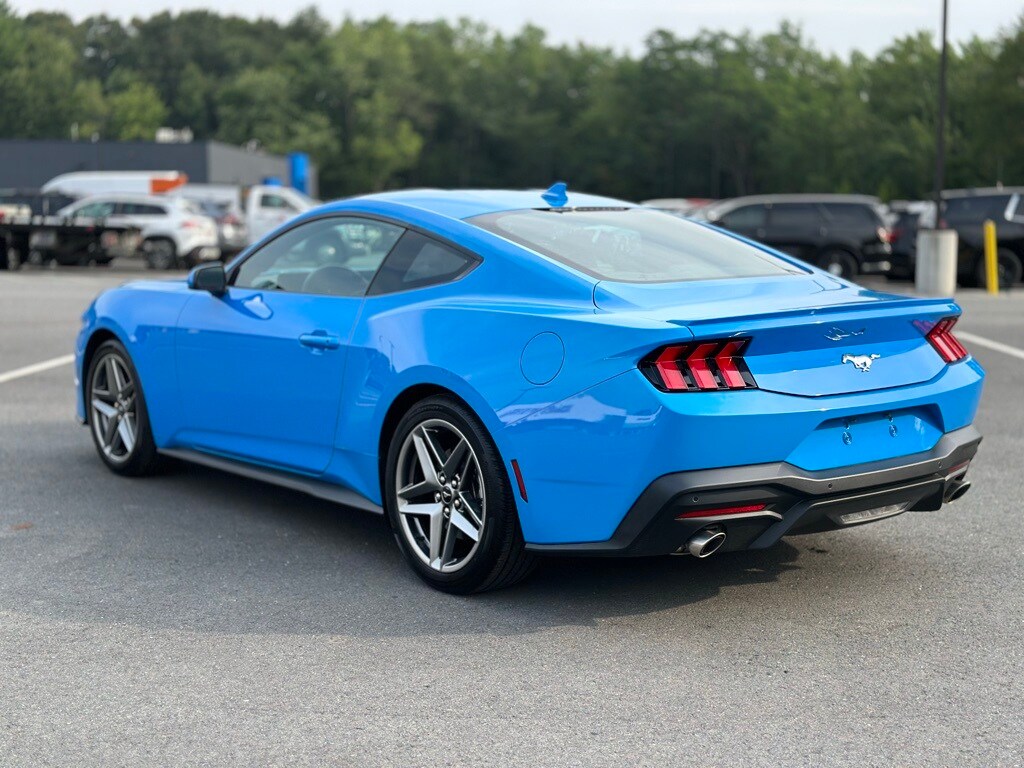2024 Ford Mustang EcoBoost Premium photo 4