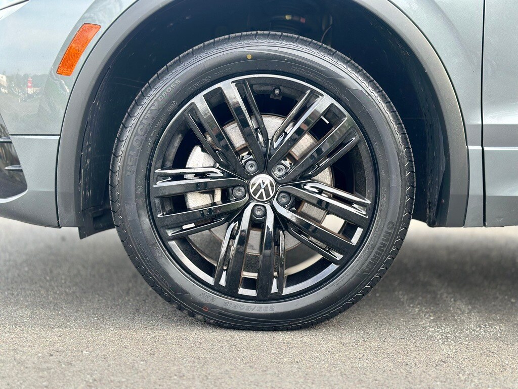 2022 Volkswagen Tiguan SE R-Line Black photo 3