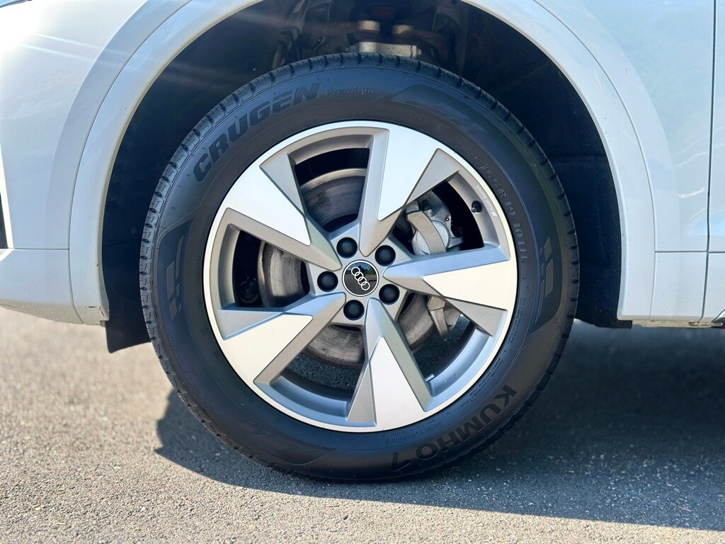 2023 Audi Q5 40 Premium Plus photo 3