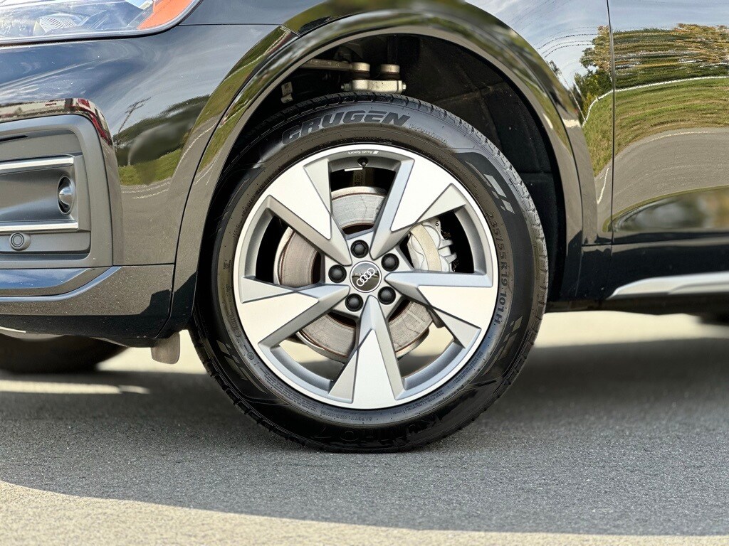 2022 Audi Q5 40 Premium Plus photo 2