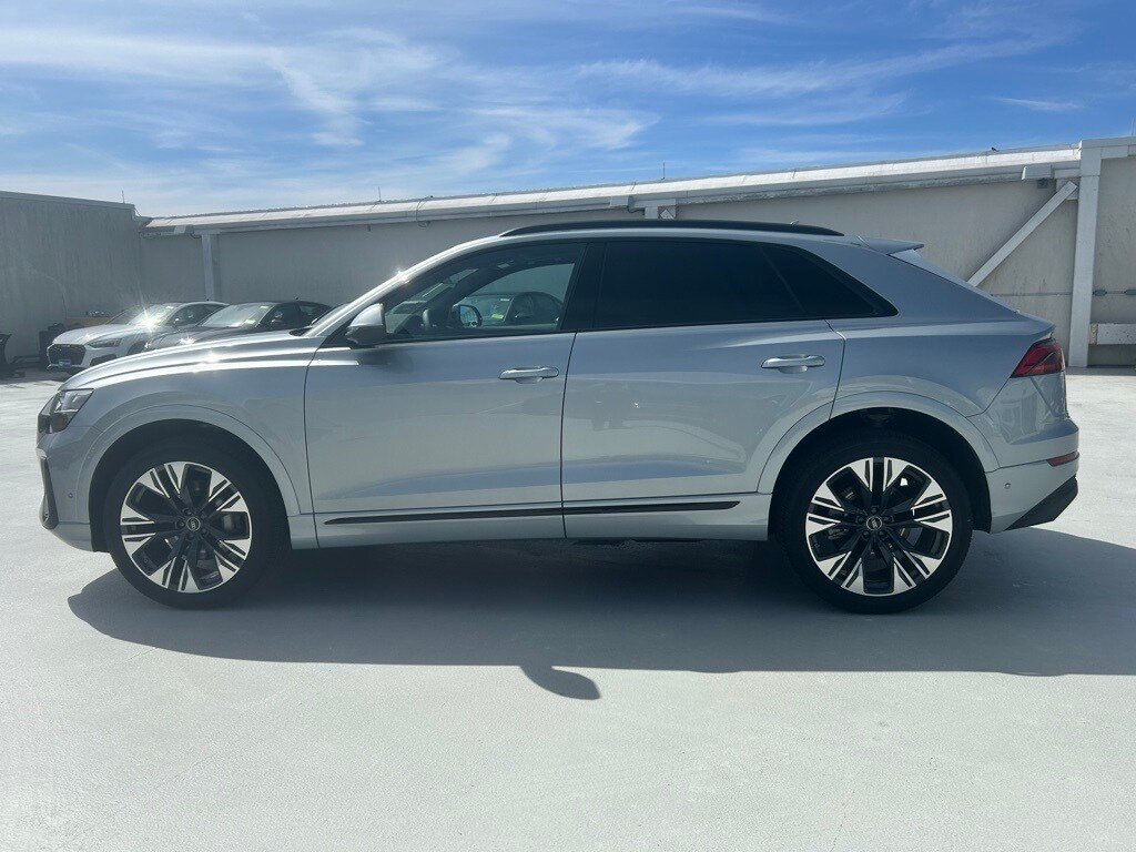 2025 Audi Q8 Premium Plus photo 3
