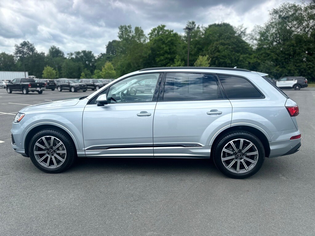 2023 Audi Q7 45 Premium Plus photo 3