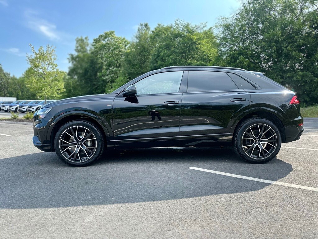 2023 Audi Q8 55 Premium Plus photo 3