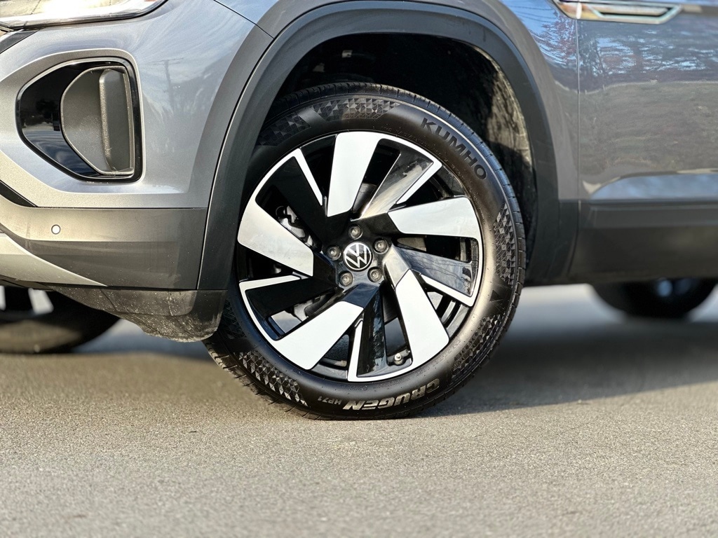 Used 2025 Volkswagen Atlas Cross Sport 2.0T SE w/Technology SUV