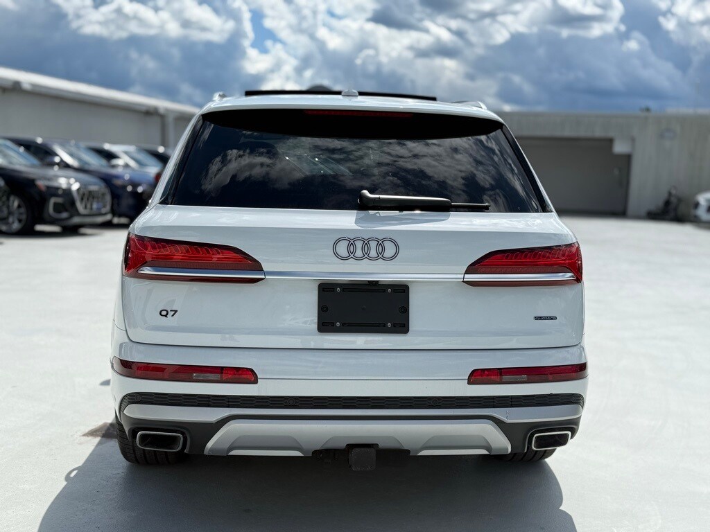 2025 Audi Q7 55 Premium Plus photo 2