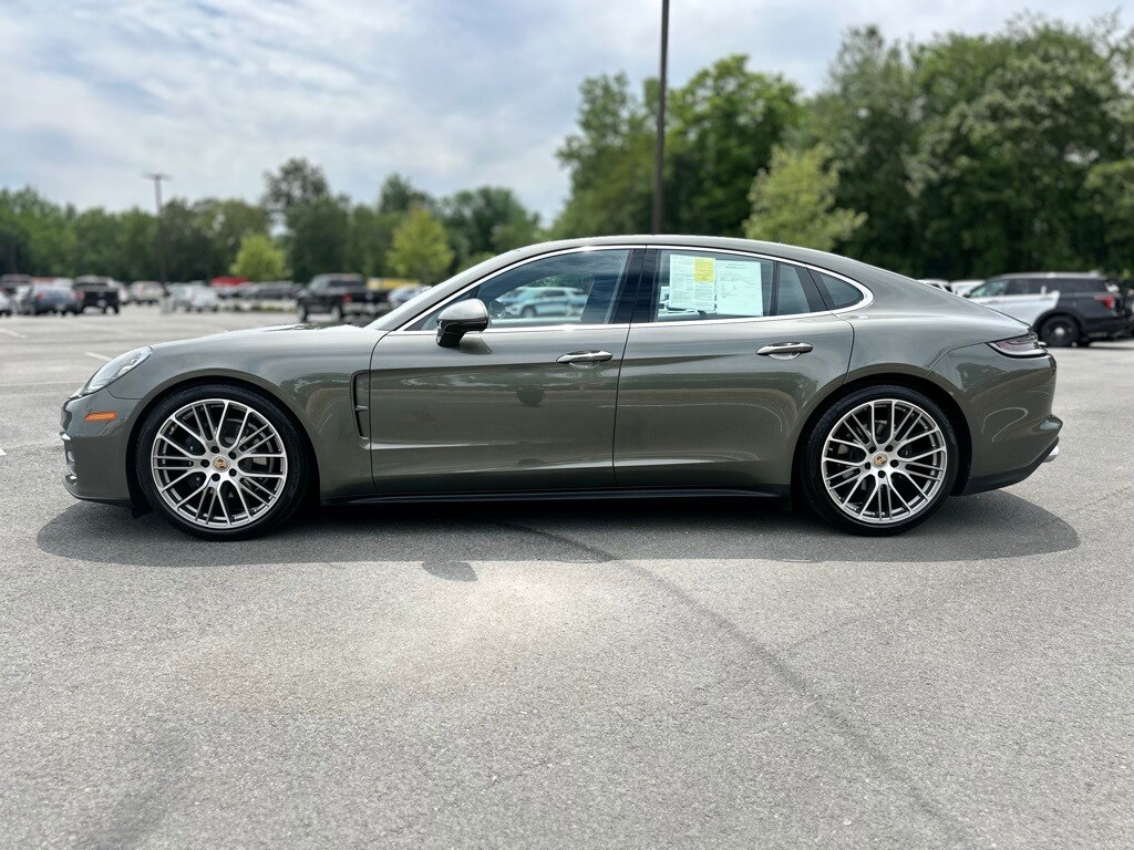 2022 Porsche Panamera 4 photo 3
