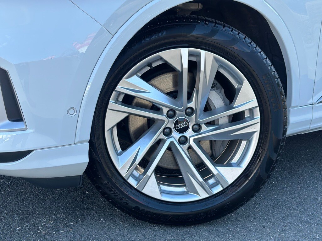 2021 Audi Q7 55 Prestige photo 2