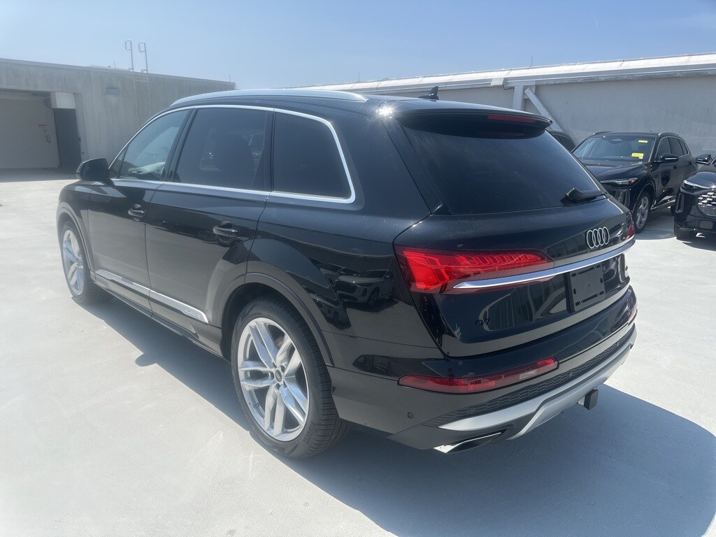 2025 Audi Q7 55 Premium Plus photo 3