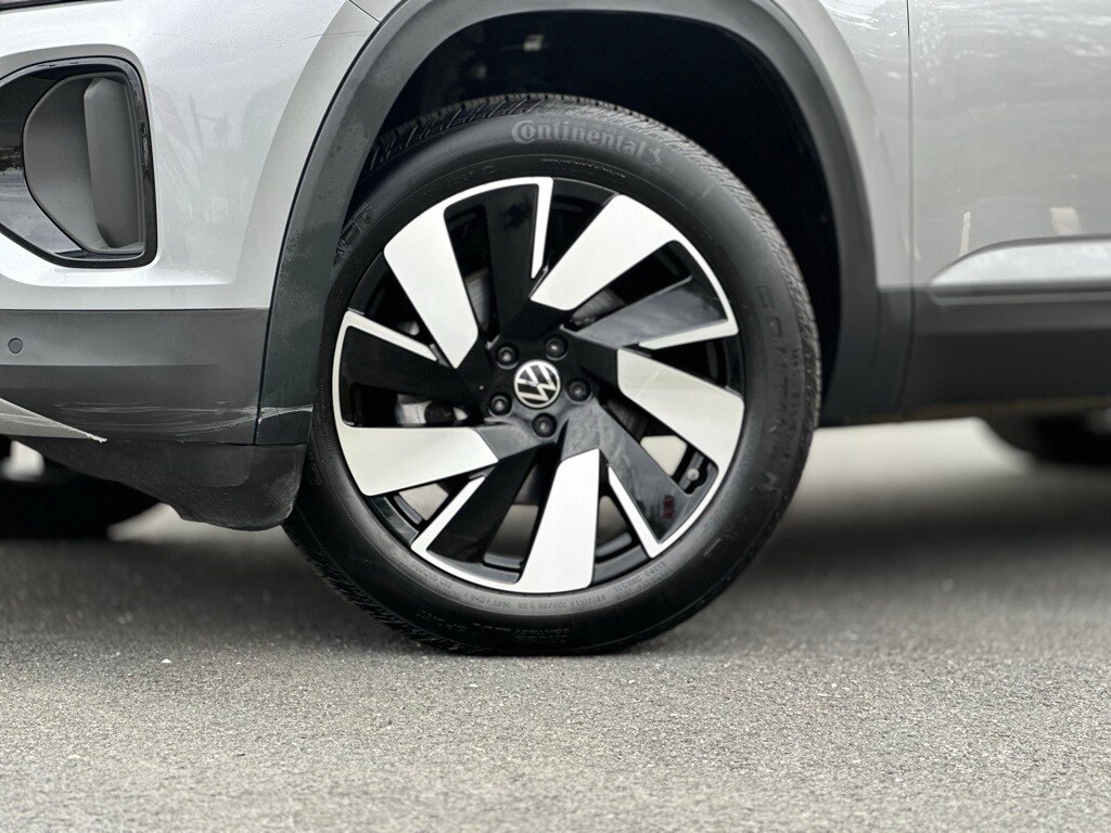 Used 2025 Volkswagen Atlas Cross Sport 2.0T SE w/Technology SUV