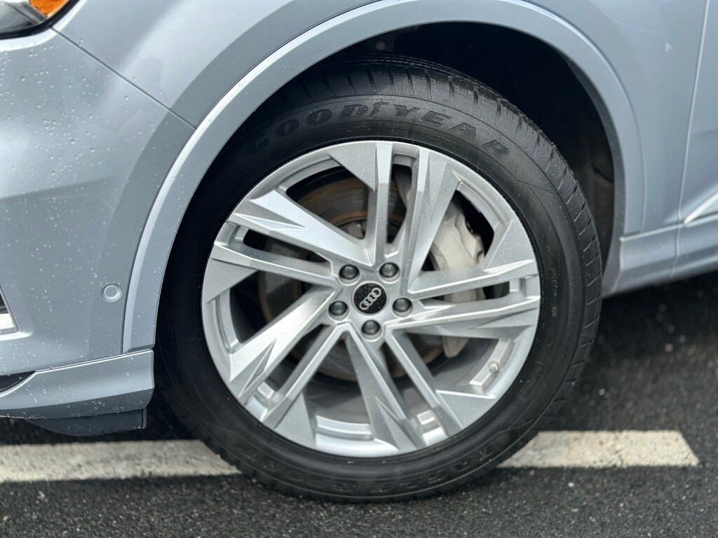 2022 Audi Q7 55 Premium Plus photo 2