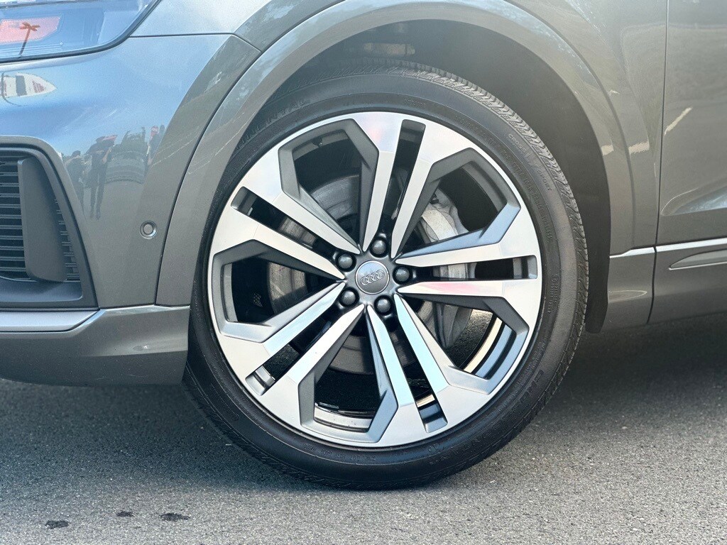 2020 Audi Q8 55 Prestige photo 2
